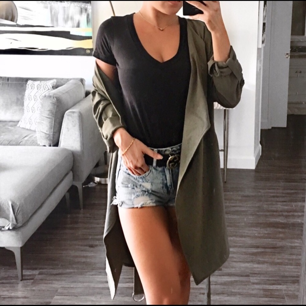 NELLA DEEP V-NECK T-SHIRTS